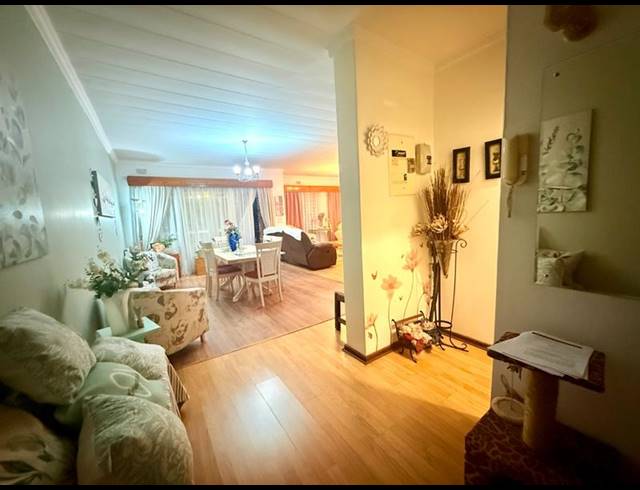 3 BEDROOM TOWNHOUSE FOR SALE IN FLORA GARDENS